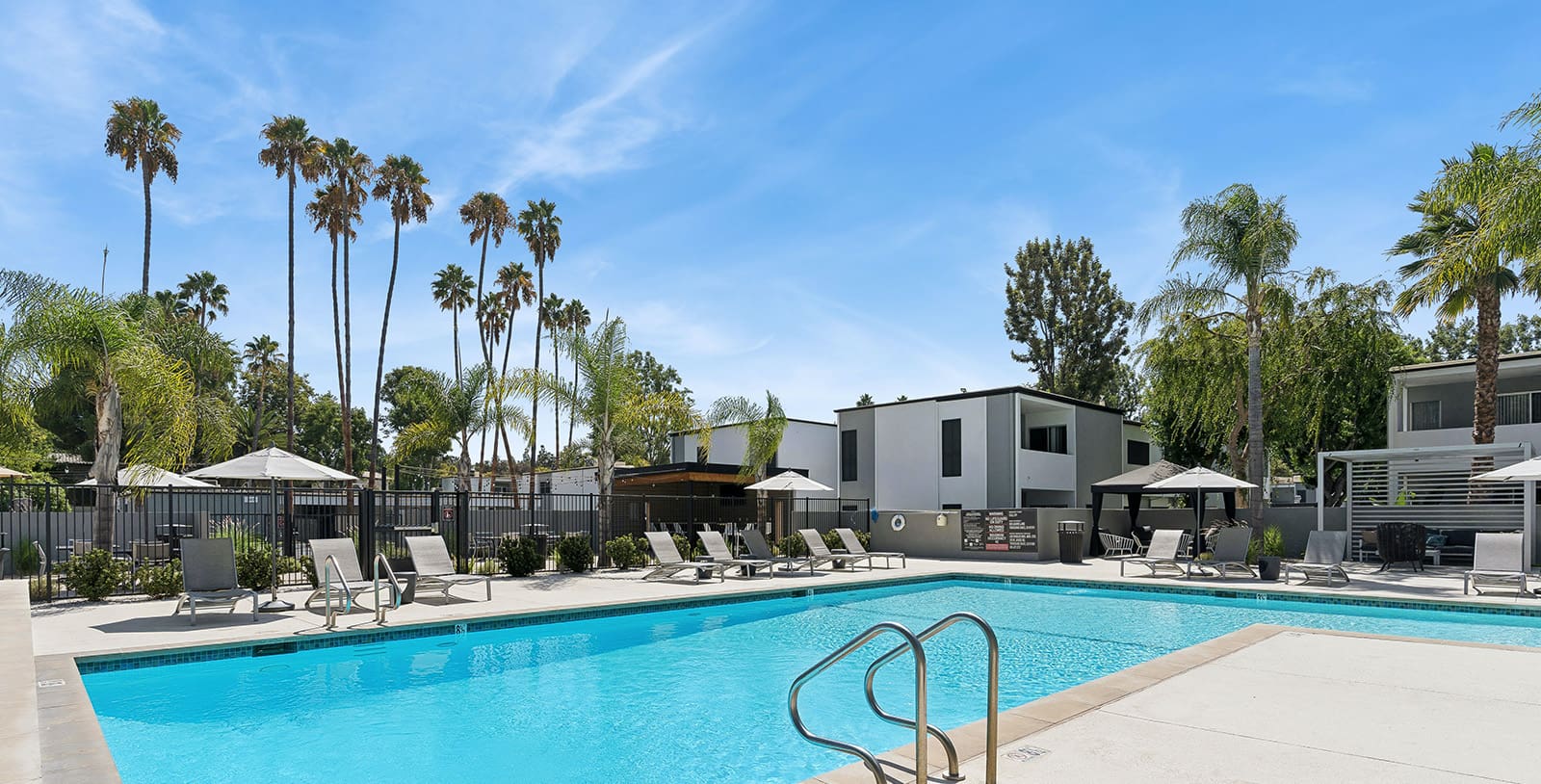 arrive-at-the-retreat-apartment-homes-for-rent-thousand-oaks-ca-91360-pool (3)